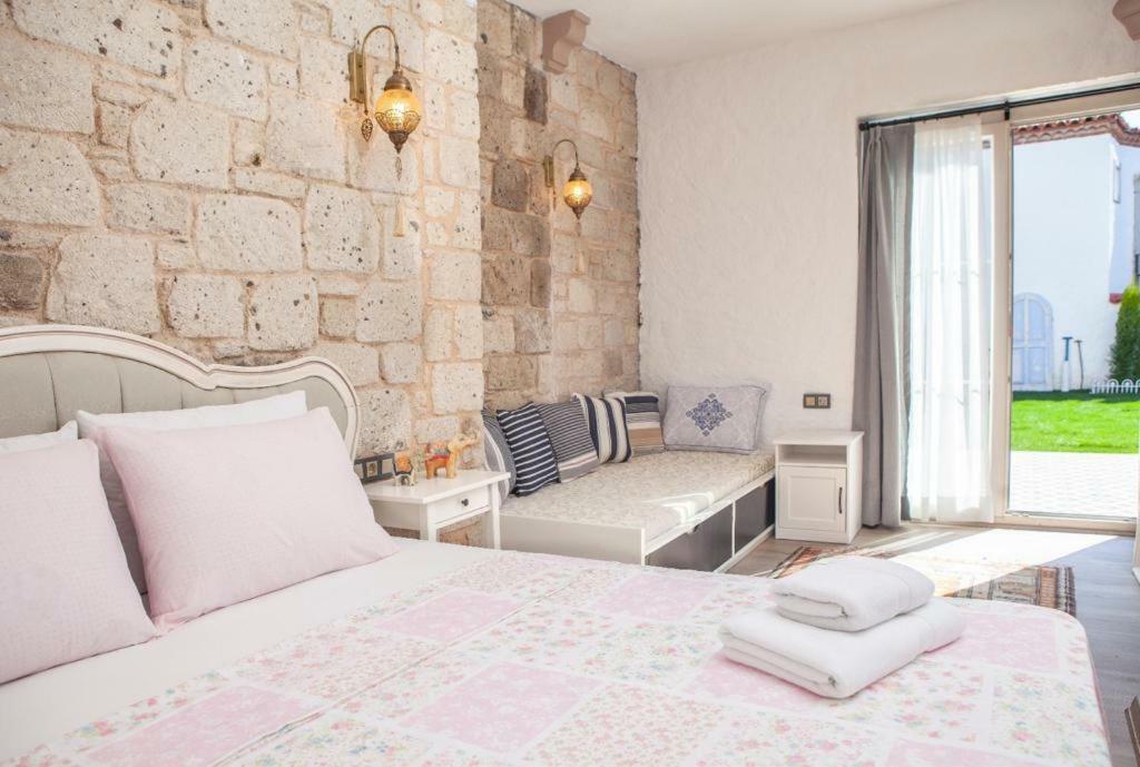 Kybele Suites Alacatı Bagian luar foto